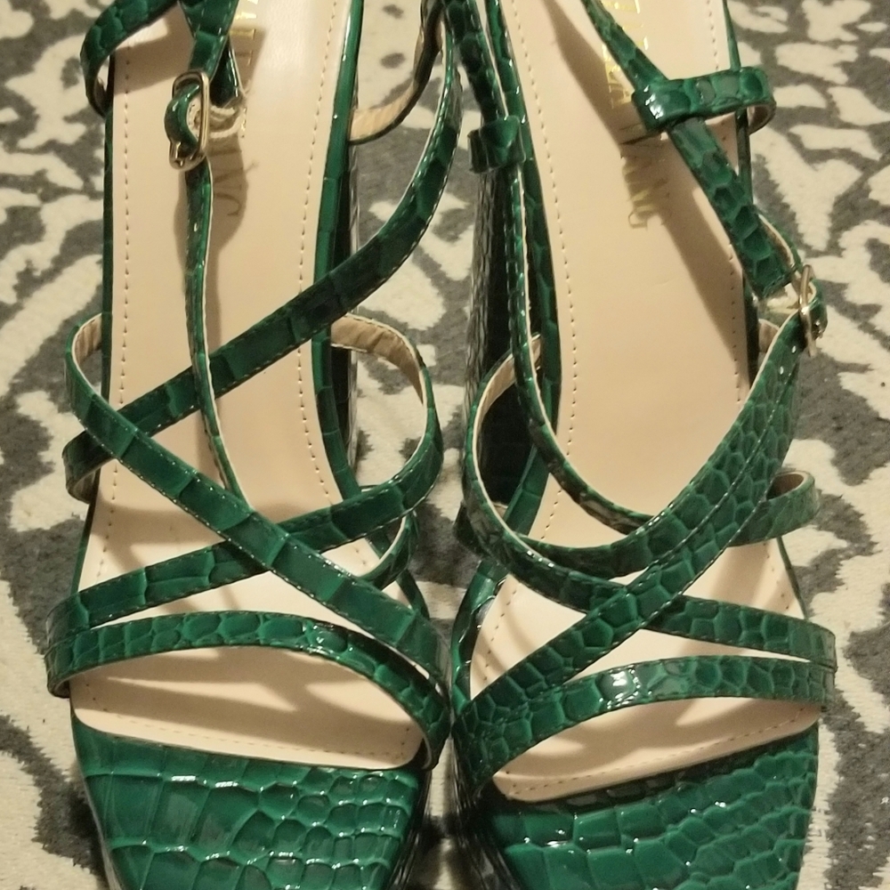 Green Platform Heels Size 9 but fits 8-8.5